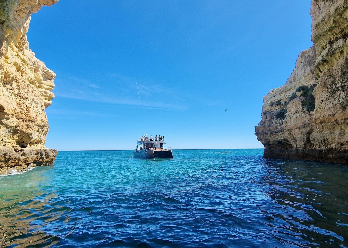 Tour to Benagil Caves and Coastline in Albufeira